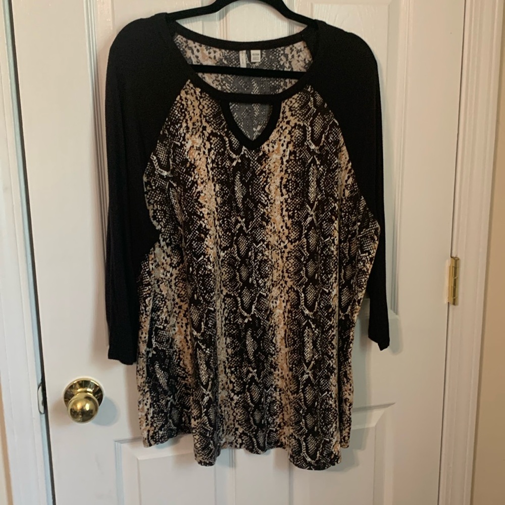 C est 1946 18/20 baseball style tunic top PTP 25” length 30” 3/4 black sleeves